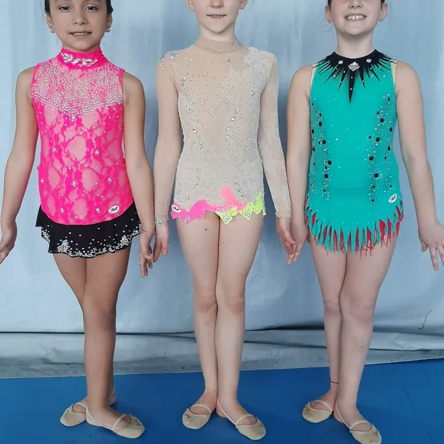 Tre ginnaste allieve della Skill con il body di gara