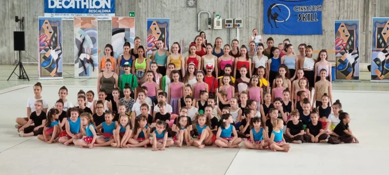 Foto di gruppo di tutte le ginnaste della Ginnastica Skill di Canegrate