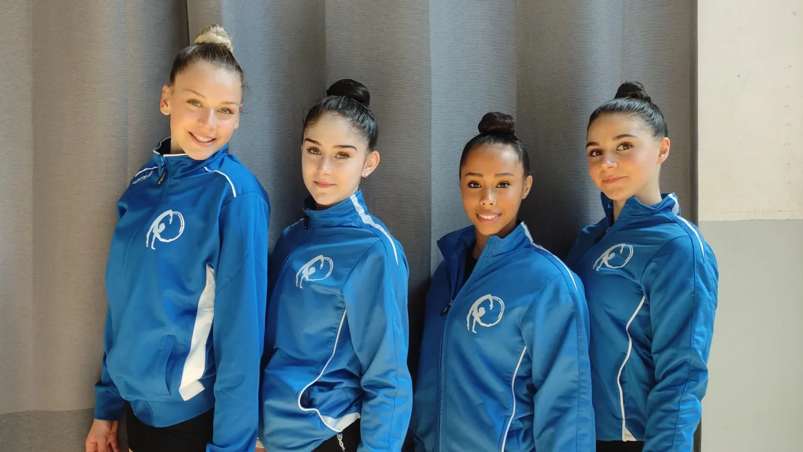 Squadra della Ginnastica Skill in tuta di società