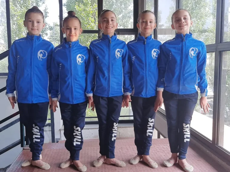 Squadra della Ginnastica Skill con la tuta azzurra della società